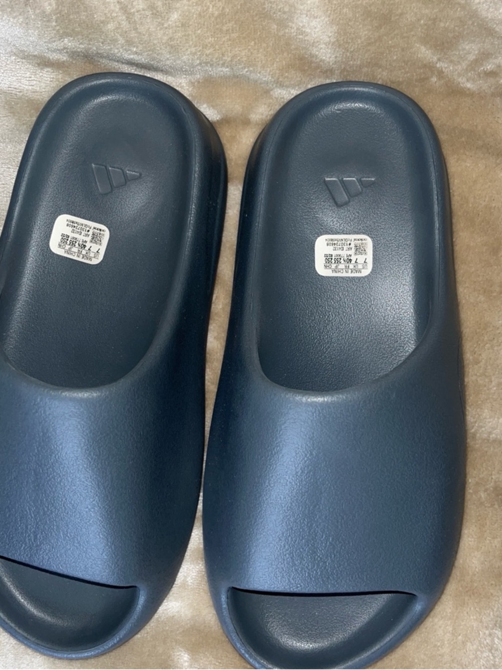 adidas Yeezy Slide